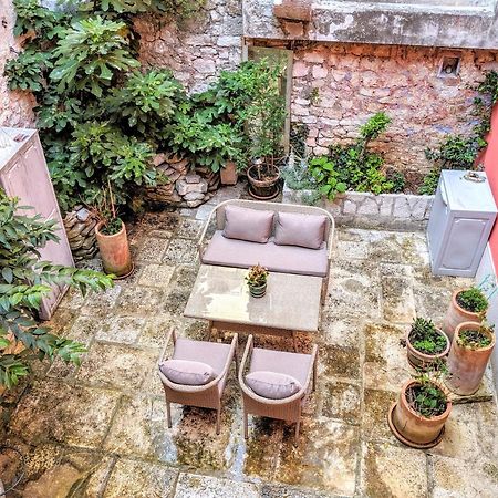 Private Courtyard Medieval Stone Home In Old Town Rovinj Exterior photo