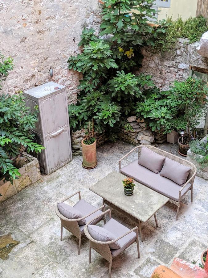 Private Courtyard Medieval Stone Home In Old Town Rovinj Exterior photo