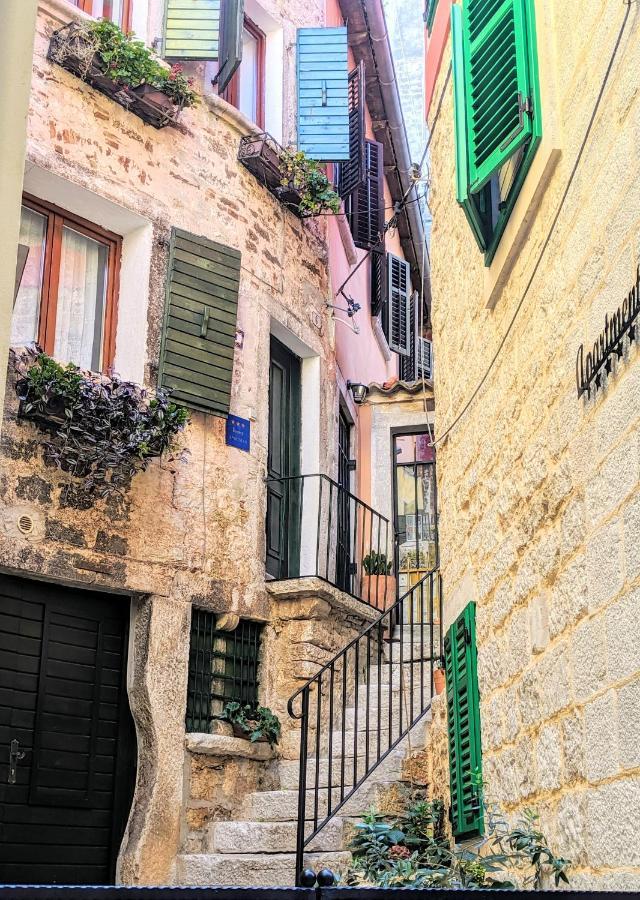 Private Courtyard Medieval Stone Home In Old Town Rovinj Exterior photo